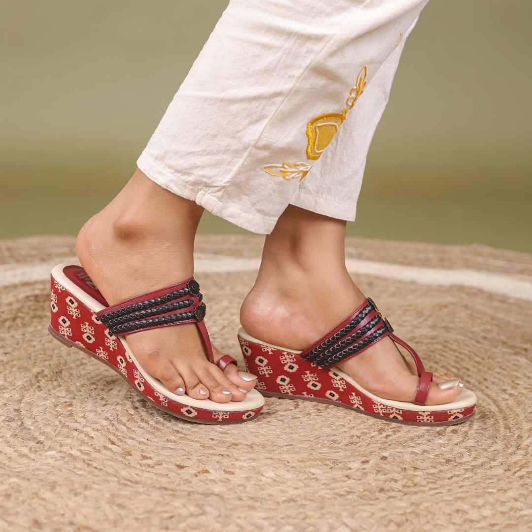 haiku wedges Ruhi offwhite Maroon