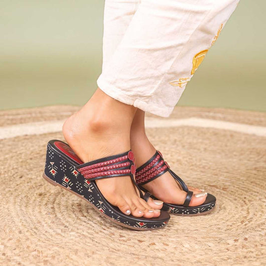 haiku wedges Ruhi Black Maroon