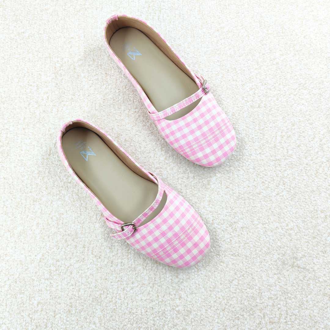 Meri Jaan Pink checks