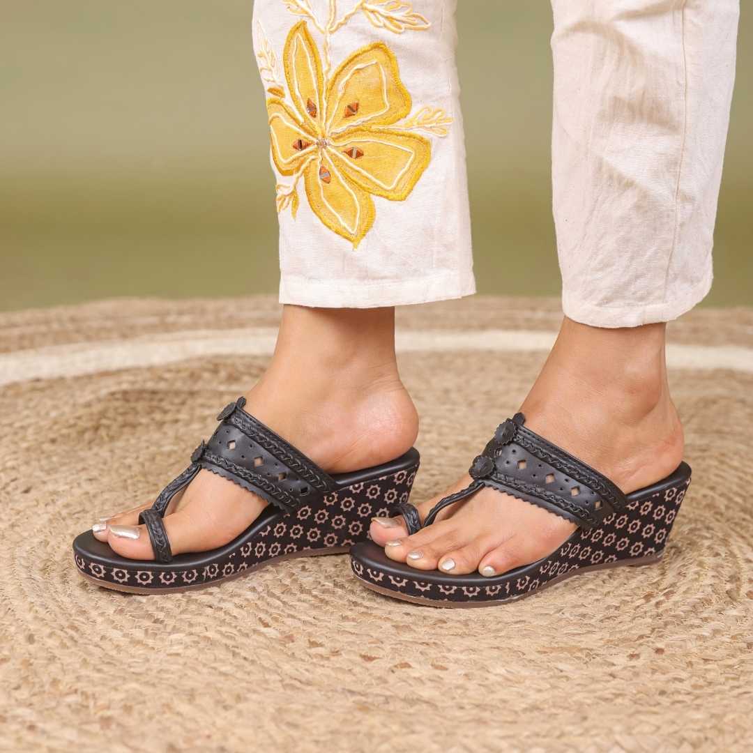 Haiku wedges New  Rang Black